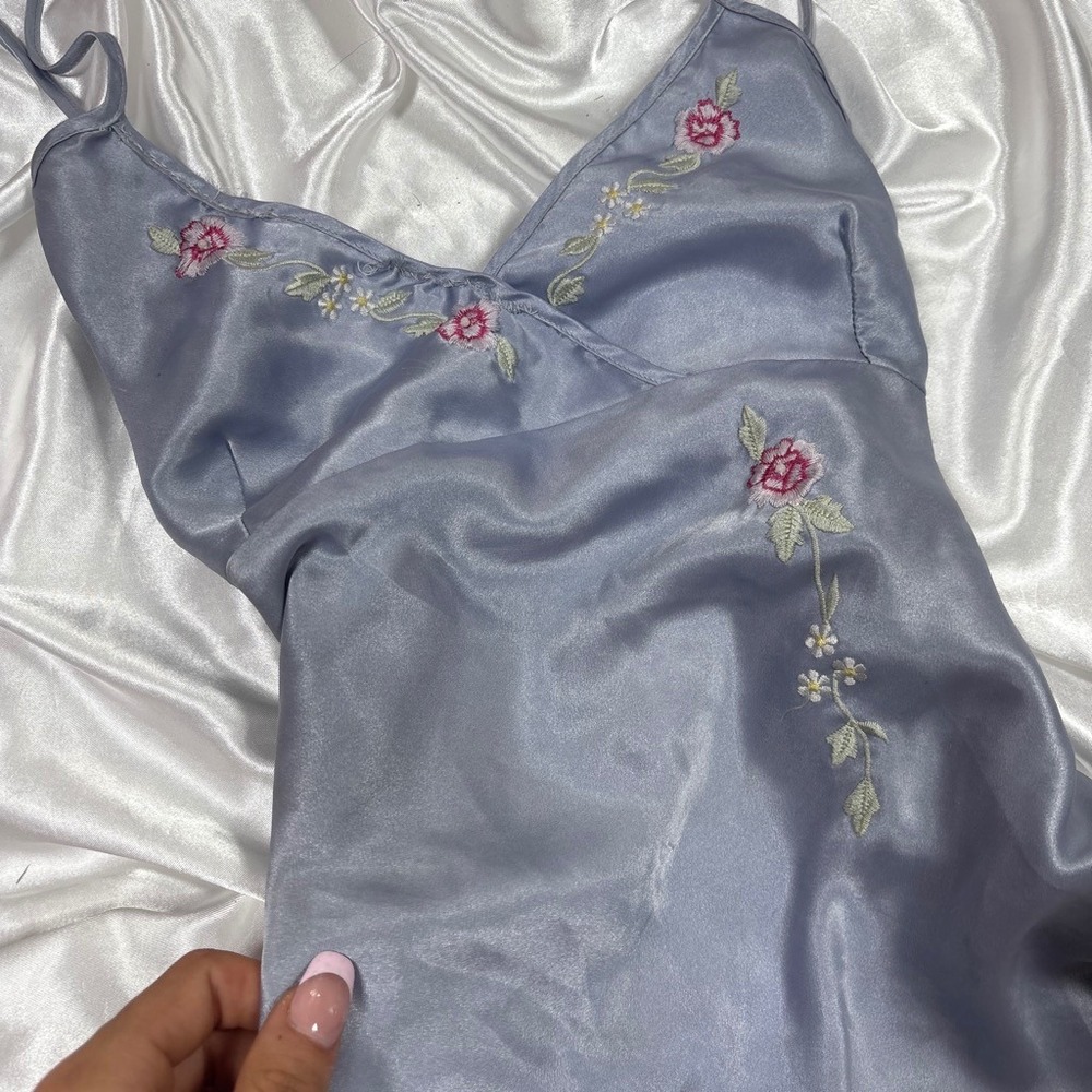 y2k Camisole Top Periwinkle Blue Fair Floral Embroidered Satin Secret Treasures - Picture 2 of 6